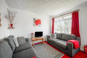 2 Bed Chalet - Sleeps 3 - River and mountain views