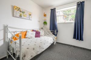 2 Bed Chalet - Sleeps 3 - River and mountain views