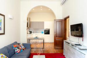 JOIVY Bright 2BR flat with Parking in Rapallo Centre