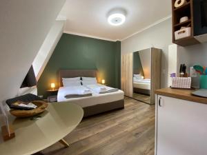 Amaroo - Gästehaus Potsdam “Charlottenhof”