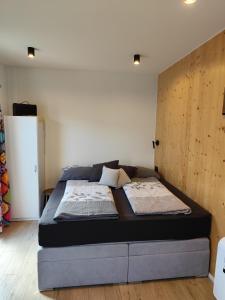 Little Tiny Village Haus 3