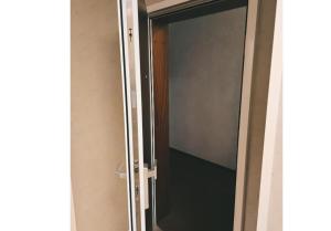 zentrale Design-Ferienwohnung mit Balkon und Stellplatz in Karlsruhe - APOLONIAliving