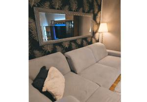 zentrale Design-Ferienwohnung mit Balkon und Stellplatz in Karlsruhe - APOLONIAliving