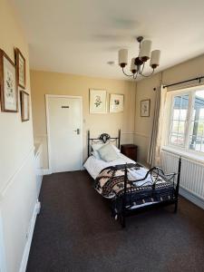 Elms Farm Cottages - White Swans