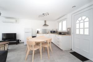 Appartements Appartement Jacinthe d-eau par Chelona-Loc - 2 chambres - parking : photos des chambres
