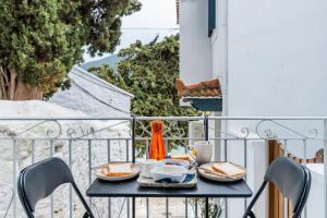 VRACHOS HOUSE "In the heart of Skopelos Town"