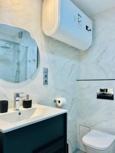 Stylish Sea-View Apartment