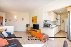 #256 Sea & Sun View by Home Holidays