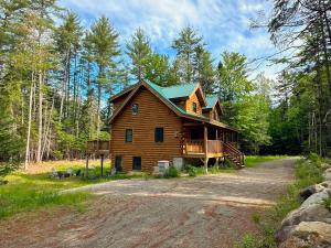 80PVR Log Home 20min to Bretton Woods AC Hot Tub wifi cable fireplace fire pit