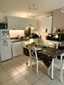 Appartements Appartement 1 chambre avec piscine : photos des chambres