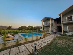 Srina Vilas, Corbett - Garjia