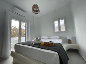 Mayema Cycladic House w Village and Black beach View Santorini