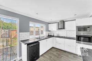 OnSiteStays - 3 bedroom, 2 x space driveway and Wifi