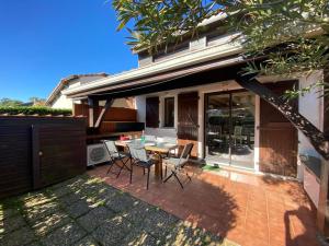 Villas Villa Patio Renovee avec Terrasse Couverte, Proche du Port et Centre d'Hossegor - FR-1-413-228 : Villa