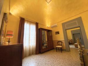 Palazzo de Carlo e il parco dei 7 pozzi