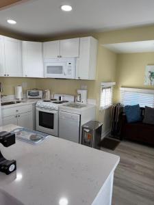 1050 Ocean Lakes Pet Friendly Golf Cart Included-Beach Bum