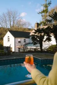 Beautiful Country Farmhouse Set In A Stunning Woodland With Pool, Sauna & Parking at 'The Old Farmhouse' - Ponsanooth