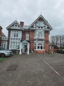 Kingswood Hotel - 梅登黑德