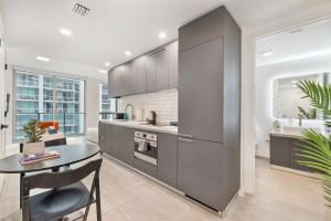 Designer Studio Downtown Miami with Rooftop Pool and Gym