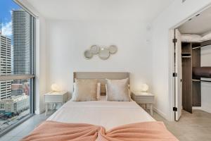 Designer Studio Downtown Miami with Rooftop Pool and Gym