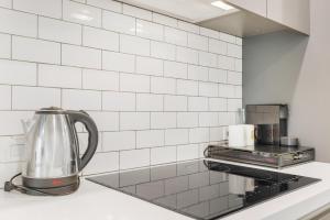 Designer Studio Downtown Miami with Rooftop Pool and Gym