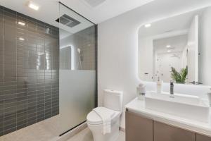 Designer Studio Downtown Miami with Rooftop Pool and Gym