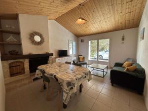 Maisons de vacances Maison independante avec terrasse, proche plage et terrain de 1100 m², Noirmoutier-en-l'Ile - FR-1-224B-108 : photos des chambres
