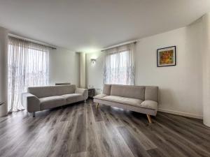 J Quarter 2BR - Free Parking - Suite One