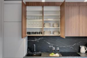 Scala Suites with Parking by Lion Apartments