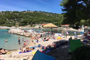 Apartments with parking space Murter - 5150