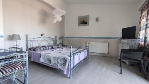 Apartments with parking space Murter - 5150