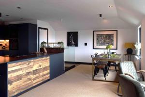 Stunning Waterfront Apartment With Spectacular Views & Parking at CAPTAINS LOFT