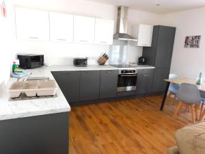 No 5 - Modern 2 bedroom Apartment in Lanark Town Centre