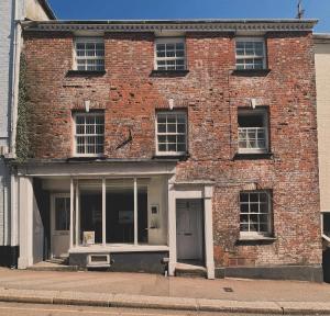 Breathtaking High Street Townhouse With Stunning Sea Views at The Old Fishermans Townhouse