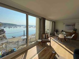 Spectacular Waterfront Views With Parking At Mariners Mirror