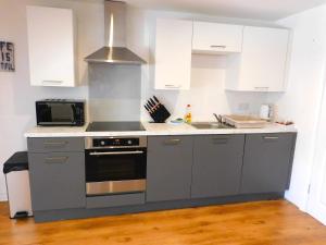No 7 - Modern 1 Bedroom Apartment in Lanark Town Centre