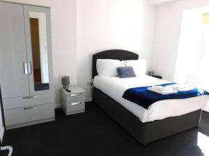 No 9 - Modern 3 Bedroom Apartment in Lanark Town Centre