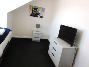 No 11 - Contemporary 2 Bedroom Apartment in Lanark Town Centre