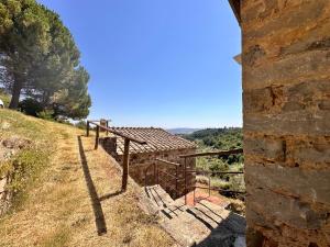 Nuovissimo Loft panoramico con giardino a Montalcino