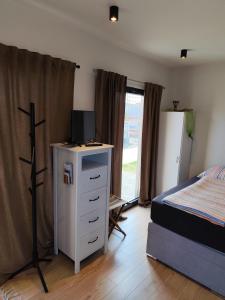 Little Tiny Village Haus 1