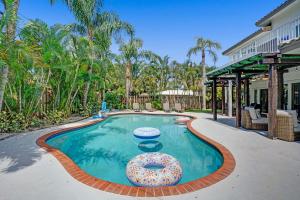 Modern house w heated pool game room