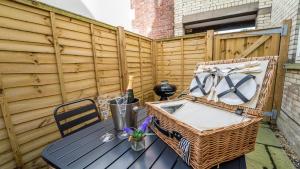 South Quay Apartment