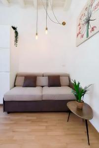 Sottocorno White, historic center, Milan