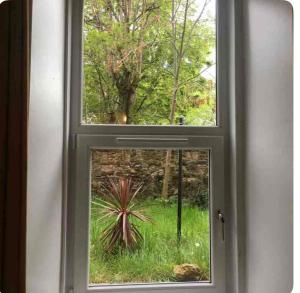 3 Bed Central Apartment - Pet Friendly & Parking