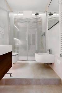 Sottocorno White, historic center, Milan