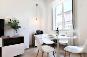 Sottocorno White, historic center, Milan