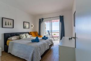 Apartment with Ocean Views & Pool in Colina Blanca, Costa Adeje