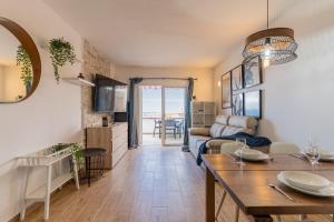 Apartment with Ocean Views & Pool in Colina Blanca, Costa Adeje