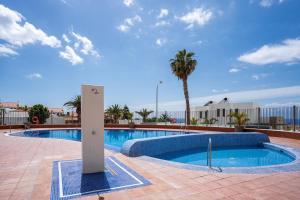Apartment with Ocean Views & Pool in Colina Blanca, Costa Adeje