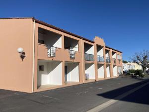 Studio Confort 2* avec 2 Parkings Privés, Proche Thermes, Calme et Bien Équipé - Balaruc-les-Bains - FR-1-553-114